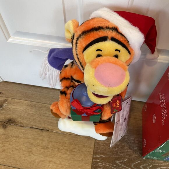 Vintage Disney Christmas Tigger w/ Gifts Telco Animated Motion Motionette 16" - Picture 4 of 9